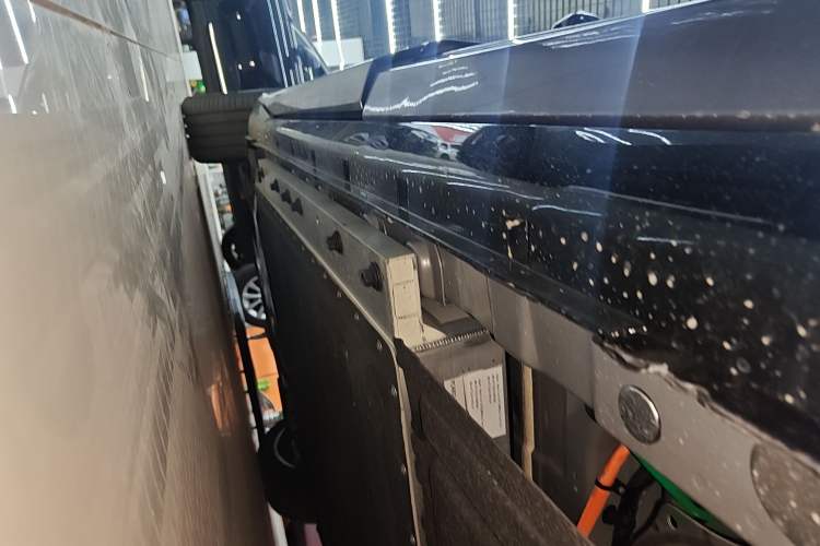 Used VOYAH FREE 2025 Model FREE+ Four-Wheel-Drive Qiankun Edition Left Side Sill