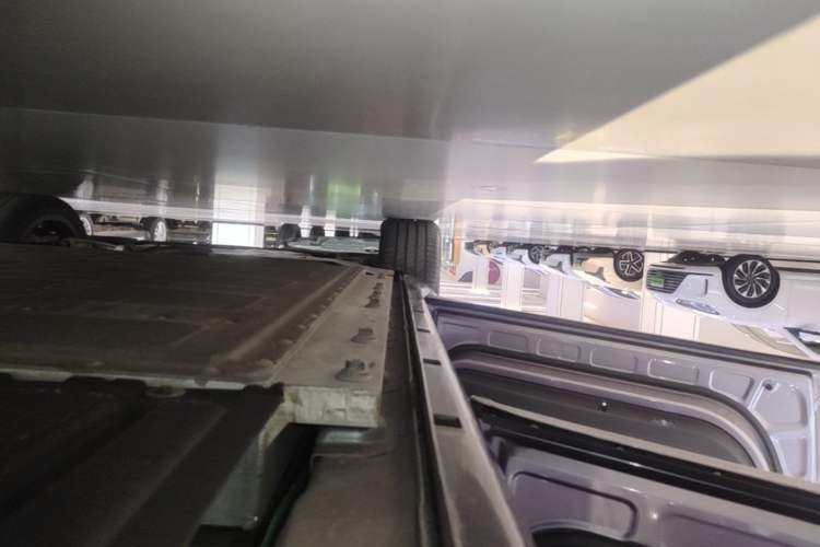 Used VOYAH FREE 2025 Model FREE+ Four-Wheel-Drive Qiankun Edition Left Side Sill