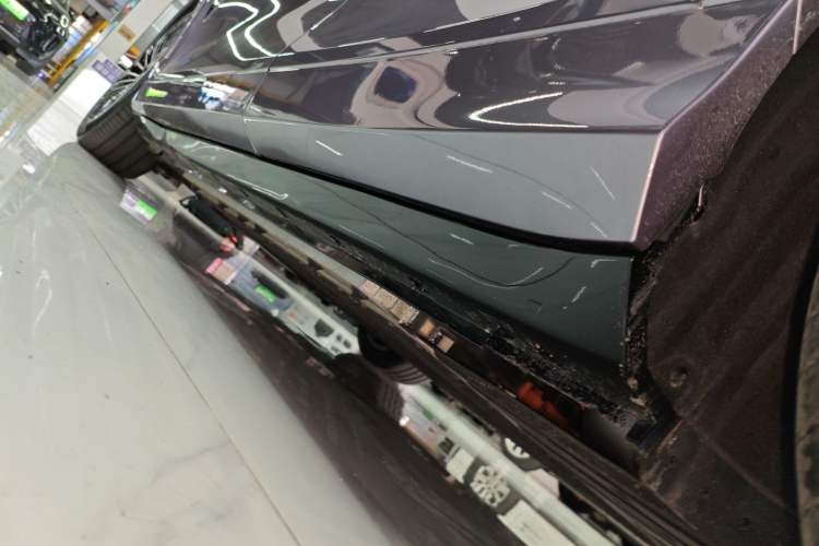 Used VOYAH FREE 2025 Model FREE+ Four-Wheel-Drive Qiankun Edition Left Side Sill
