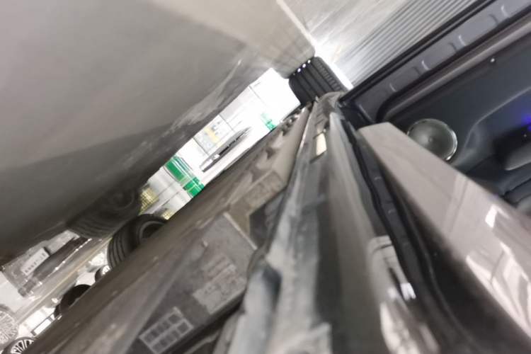 Used VOYAH FREE 2025 Model FREE+ Four-Wheel-Drive Qiankun Edition Left Side Sill