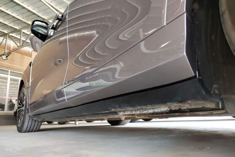 Used VOYAH FREE 2025 Model FREE+ Four-Wheel-Drive Qiankun Edition Left Side Sill