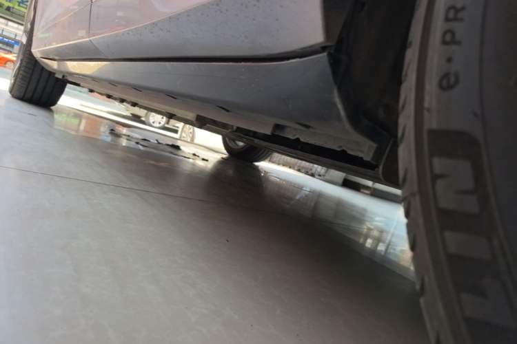 Used VOYAH FREE 2025 Model FREE+ Rear-Drive Qiankun Edition Left Side Sill