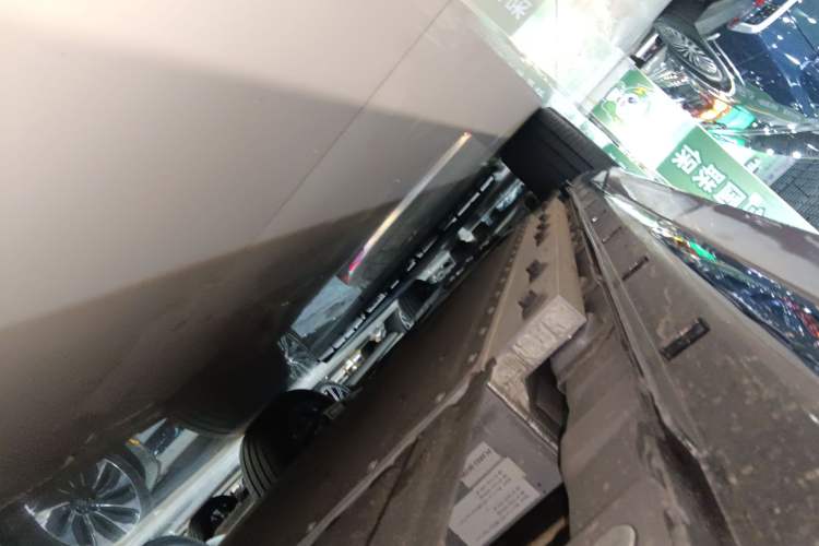 Used VOYAH FREE 2025 Model FREE+ Four-Wheel-Drive Qiankun Edition Left Side Sill