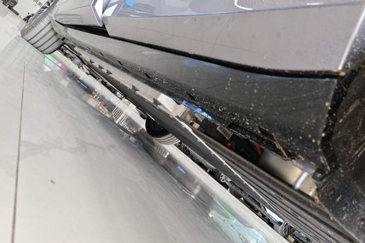 Used VOYAH FREE 2025 Model FREE+ Four-Wheel-Drive Qiankun Edition Left Side Sill