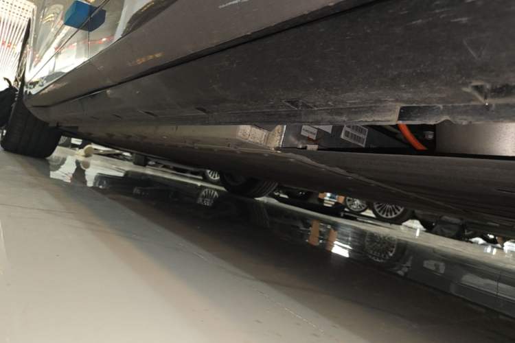 Used VOYAH FREE 2025 Model FREE+ Four-Wheel-Drive Qiankun Edition Left Side Sill