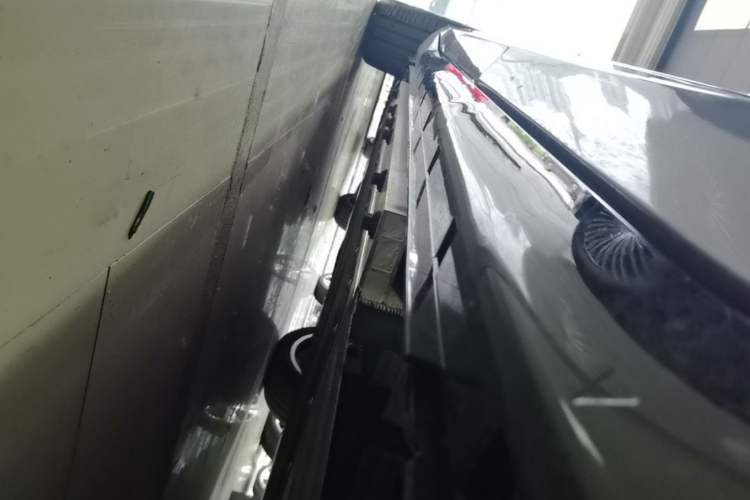 Used VOYAH FREE 2025 Model FREE+ Four-Wheel-Drive Qiankun Edition Left Side Sill