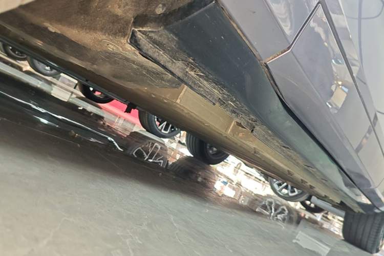 Used VOYAH FREE 2025 Model FREE+ Four-Wheel-Drive Qiankun Edition Left Side Sill