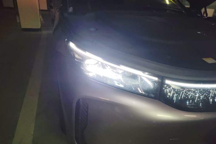 Used VOYAH FREE 2025 Model FREE+ Rear-Drive Qiankun Edition Right Front Headlight