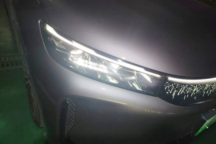 Used VOYAH FREE 2025 Model FREE+ Four-Wheel-Drive Qiankun Edition Right Front Headlight