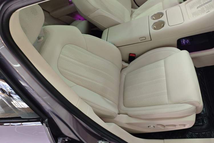 Used VOYAH FREE 2025 Model FREE+ Four-Wheel-Drive Qiankun Edition Right Front Seat