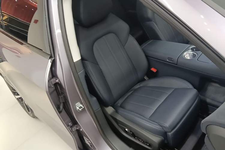 Used VOYAH FREE 2025 Model FREE+ Four-Wheel-Drive Qiankun Edition Right Front Seat