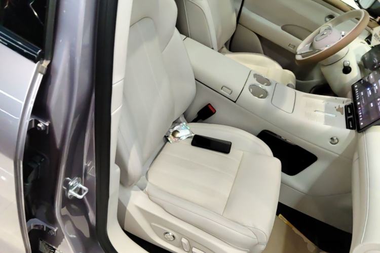Used VOYAH FREE 2025 Model FREE+ Rear-Drive Qiankun Edition Right Front Seat