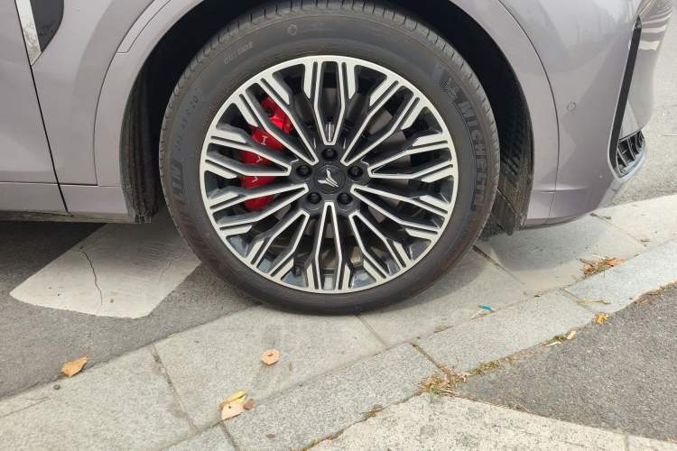 Used VOYAH FREE 2025 Model FREE+ Four-Wheel-Drive Qiankun Edition Right Front Wheel Hub