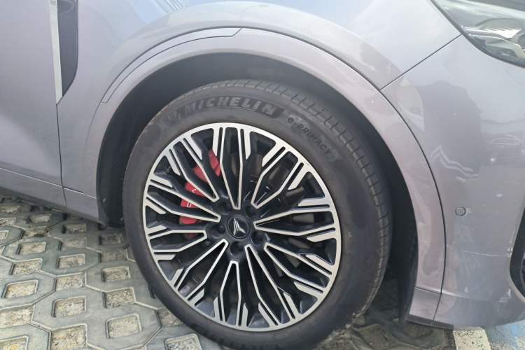 Used VOYAH FREE 2025 Model FREE+ Four-Wheel-Drive Qiankun Edition Right Front Wheel Hub