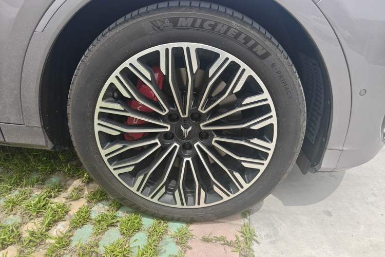 Used VOYAH FREE 2025 Model FREE+ Four-Wheel-Drive Qiankun Edition Right Front Wheel Hub