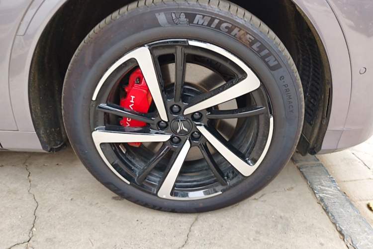 Used VOYAH FREE 2025 Model FREE+ Rear-Drive Qiankun Edition Right Front Wheel Hub