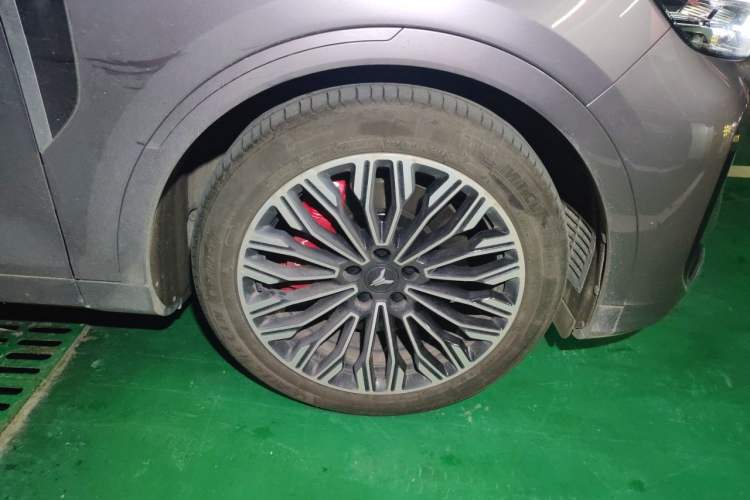 Used VOYAH FREE 2025 Model FREE+ Four-Wheel-Drive Qiankun Edition Right Front Wheel Hub