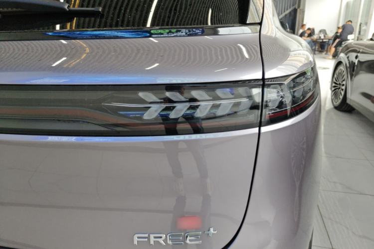 Used VOYAH FREE 2025 Model FREE+ Rear-Drive Qiankun Edition Right Rear Taillight