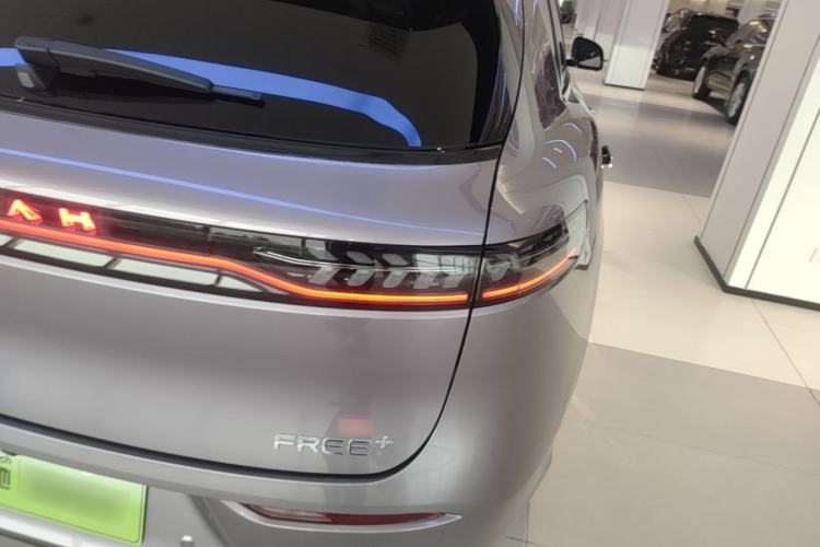 Used VOYAH FREE 2025 Model FREE+ Four-Wheel-Drive Qiankun Edition Right Rear Taillight