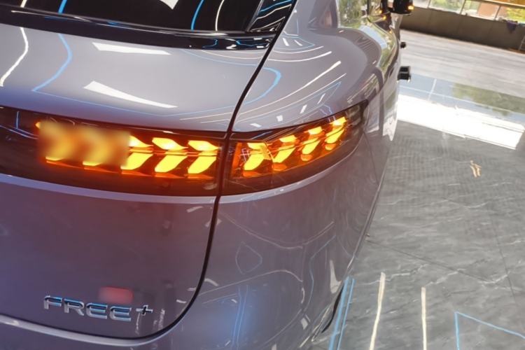 Used VOYAH FREE 2025 Model FREE+ Four-Wheel-Drive Qiankun Edition Right Rear Taillight