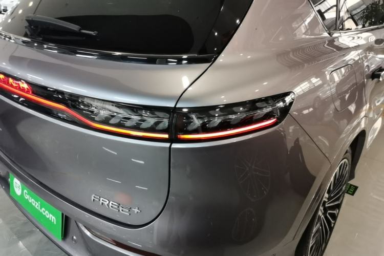 Used VOYAH FREE 2025 Model FREE+ Four-Wheel-Drive Qiankun Edition Right Rear Taillight