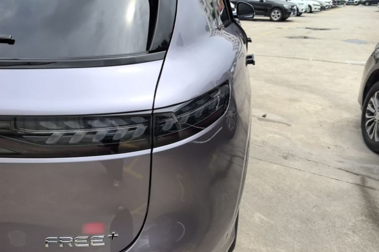 Used VOYAH FREE 2025 Model FREE+ Four-Wheel-Drive Qiankun Edition Right Rear Taillight