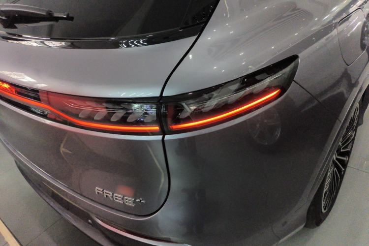 Used VOYAH FREE 2025 Model FREE+ Four-Wheel-Drive Qiankun Edition Right Rear Taillight