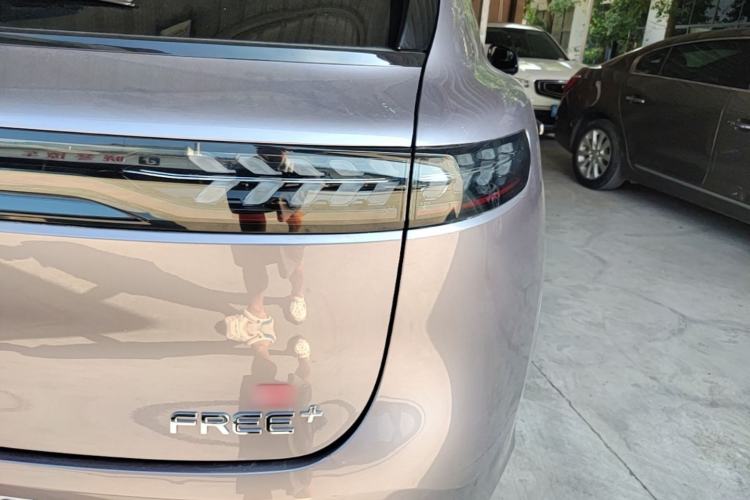 Used VOYAH FREE 2025 Model FREE+ Four-Wheel-Drive Qiankun Edition Right Rear Taillight