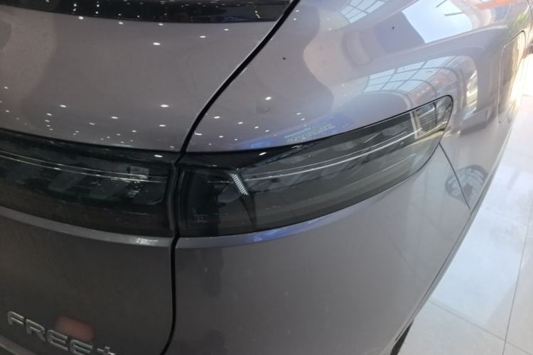 Used VOYAH FREE 2025 Model FREE+ Rear-Drive Qiankun Edition Right Rear Taillight