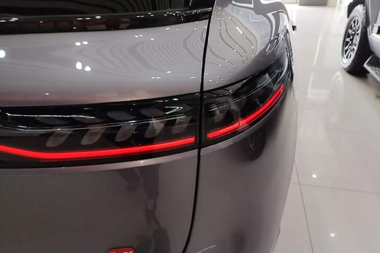 Used VOYAH FREE 2025 Model FREE+ Four-Wheel-Drive Qiankun Edition Right Rear Taillight