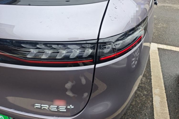 Used VOYAH FREE 2025 Model FREE+ Four-Wheel-Drive Qiankun Edition Right Rear Taillight