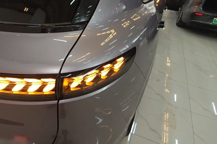 Used VOYAH FREE 2025 Model FREE+ Four-Wheel-Drive Qiankun Edition Right Rear Taillight