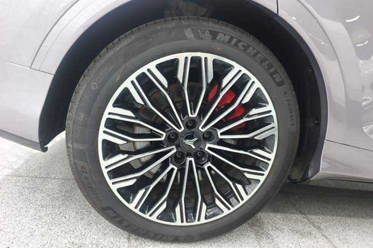 Used VOYAH FREE 2025 Model FREE+ Four-Wheel-Drive Qiankun Edition Right Rear Wheel Hub