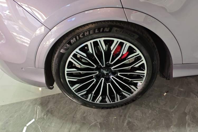 Used VOYAH FREE 2025 Model FREE+ Four-Wheel-Drive Qiankun Edition Right Rear Wheel Hub