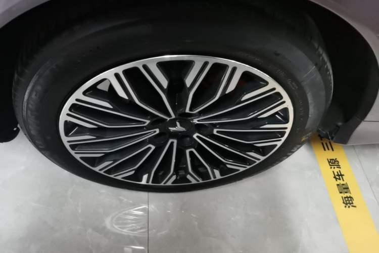 Used VOYAH FREE 2025 Model FREE+ Four-Wheel-Drive Qiankun Edition Right Rear Wheel Hub