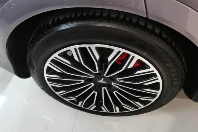 Used VOYAH FREE 2025 Model FREE+ Four-Wheel-Drive Qiankun Edition Right Rear Wheel Hub