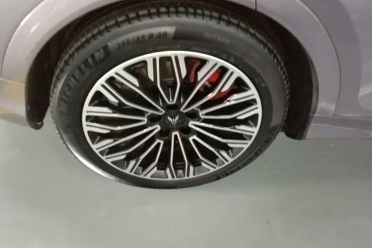 Used VOYAH FREE 2025 Model FREE+ Four-Wheel-Drive Qiankun Edition Right Rear Wheel Hub