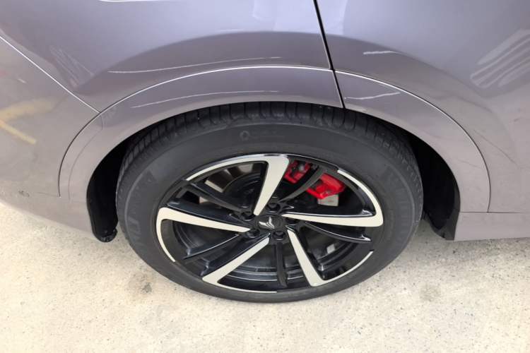 Used VOYAH FREE 2025 Model FREE+ Four-Wheel-Drive Qiankun Edition Right Rear Wheel Hub