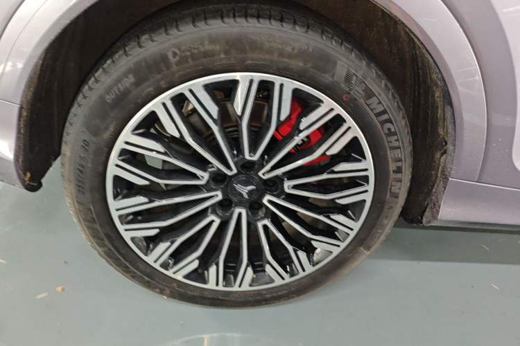 Used VOYAH FREE 2025 Model FREE+ Rear-Drive Qiankun Edition Right Rear Wheel Hub
