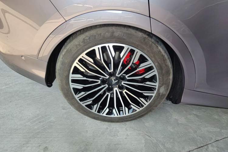 Used VOYAH FREE 2025 Model FREE+ Four-Wheel-Drive Qiankun Edition Right Rear Wheel Hub