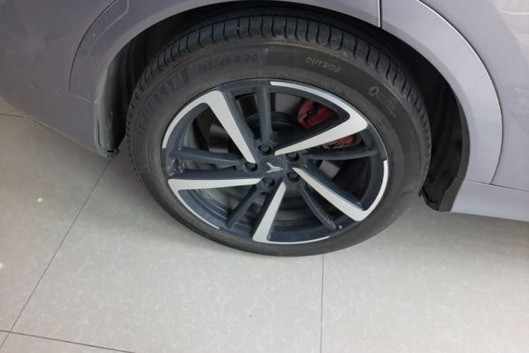 Used VOYAH FREE 2025 Model FREE+ Rear-Drive Qiankun Edition Right Rear Wheel Hub