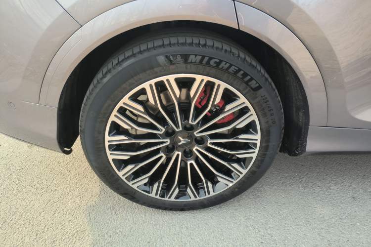 Used VOYAH FREE 2025 Model FREE+ Four-Wheel-Drive Qiankun Edition Right Rear Wheel Hub