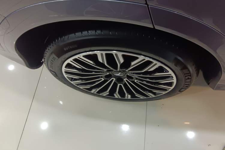 Used VOYAH FREE 2025 Model FREE+ Four-Wheel-Drive Qiankun Edition Right Rear Wheel Hub