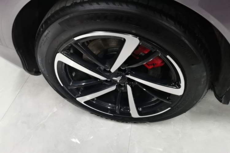 Used VOYAH FREE 2025 Model FREE+ Four-Wheel-Drive Qiankun Edition Right Rear Wheel Hub