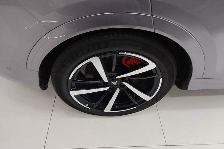 Used VOYAH FREE 2025 Model FREE+ Four-Wheel-Drive Qiankun Edition Right Rear Wheel Hub
