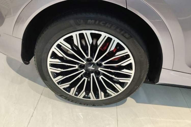 Used VOYAH FREE 2025 Model FREE+ Rear-Drive Qiankun Edition Right Rear Wheel Hub
