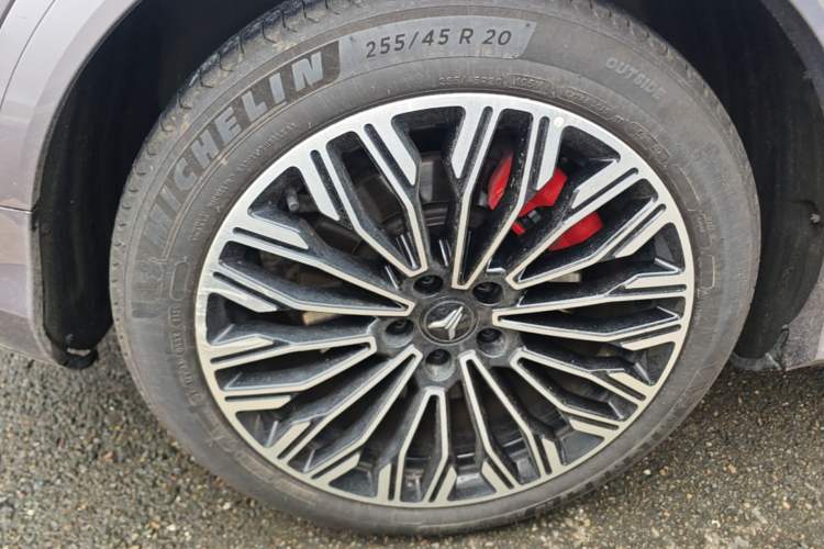 Used VOYAH FREE 2025 Model FREE+ Four-Wheel-Drive Qiankun Edition Right Rear Wheel Hub