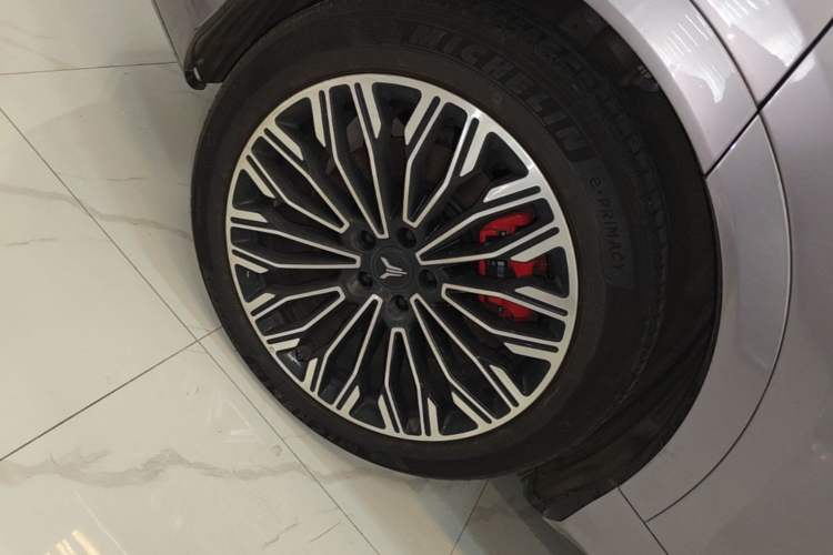Used VOYAH FREE 2025 Model FREE+ Four-Wheel-Drive Qiankun Edition Right Rear Wheel Hub