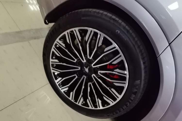 Used VOYAH FREE 2025 Model FREE+ Four-Wheel-Drive Qiankun Edition Right Rear Wheel Hub
