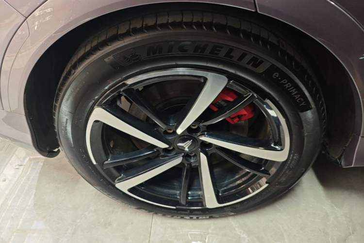Used VOYAH FREE 2025 Model FREE+ Four-Wheel-Drive Qiankun Edition Right Rear Wheel Hub